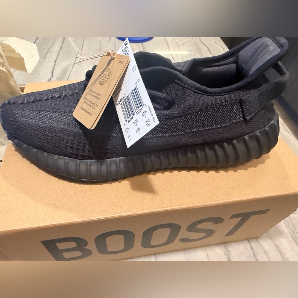 Adidas Yeezy Brand New Authentic Black Boost 350